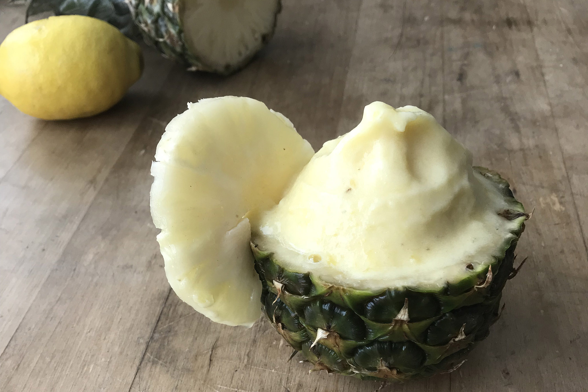 Read more about the article Raikas ananas-sorbetti